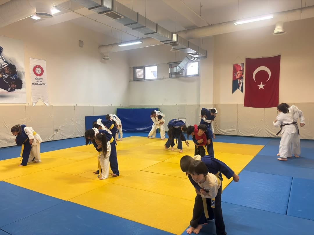 Hırsları Ile Alkış Topluyorlar (1)