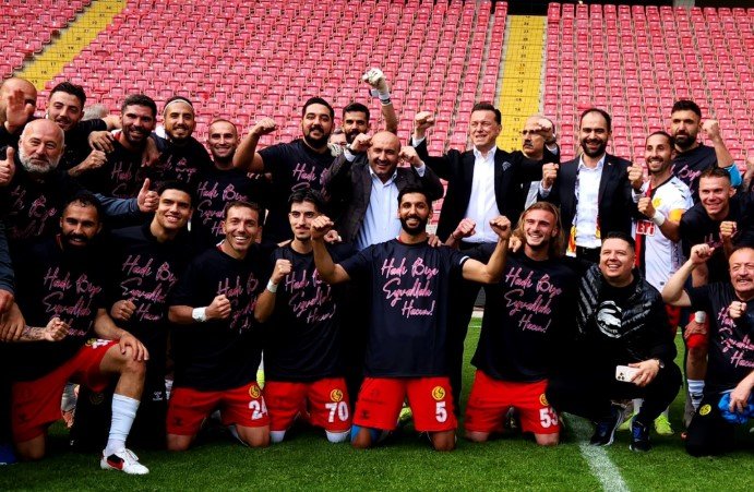 AK Parti Eskişehir İl Yönetimi’nden Eskişehirspor’a prim desteği