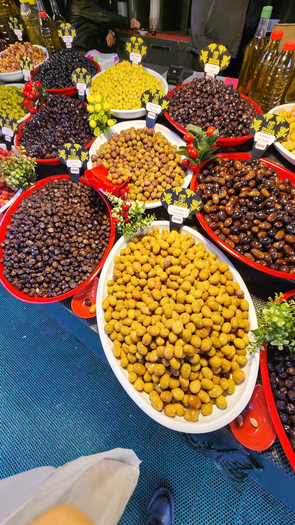 Eskişehir'de zeytin tezgahlarında fiyatlar dikkat çekiyor