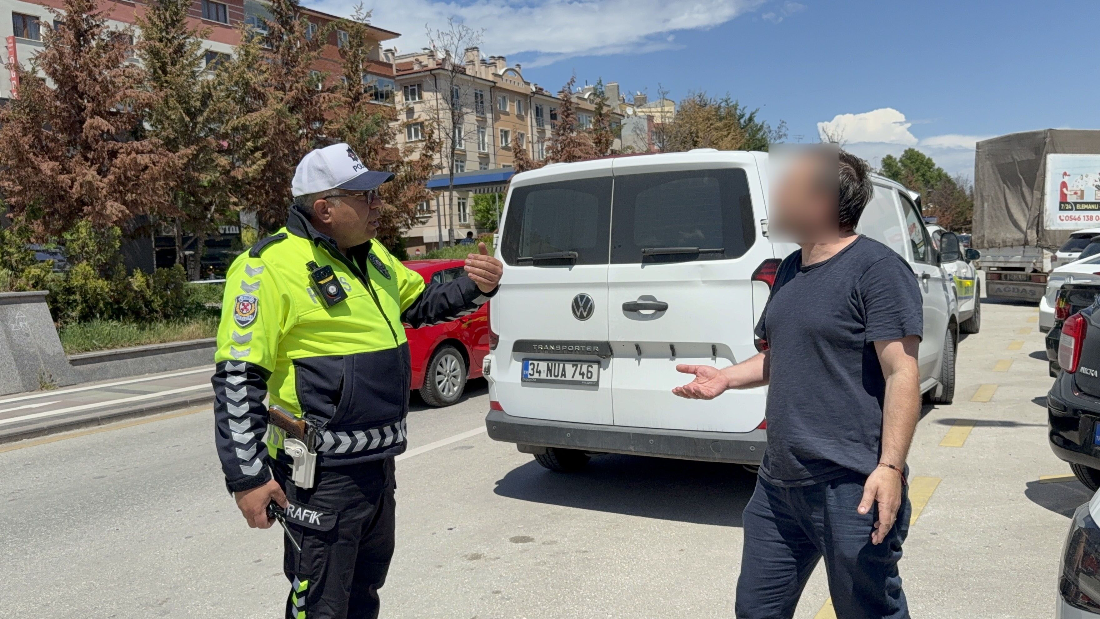 Eskişehir'de ceza yiyen sürücü “tuzak kuruyorsunuz” diyerek polise tepki gösterdi
