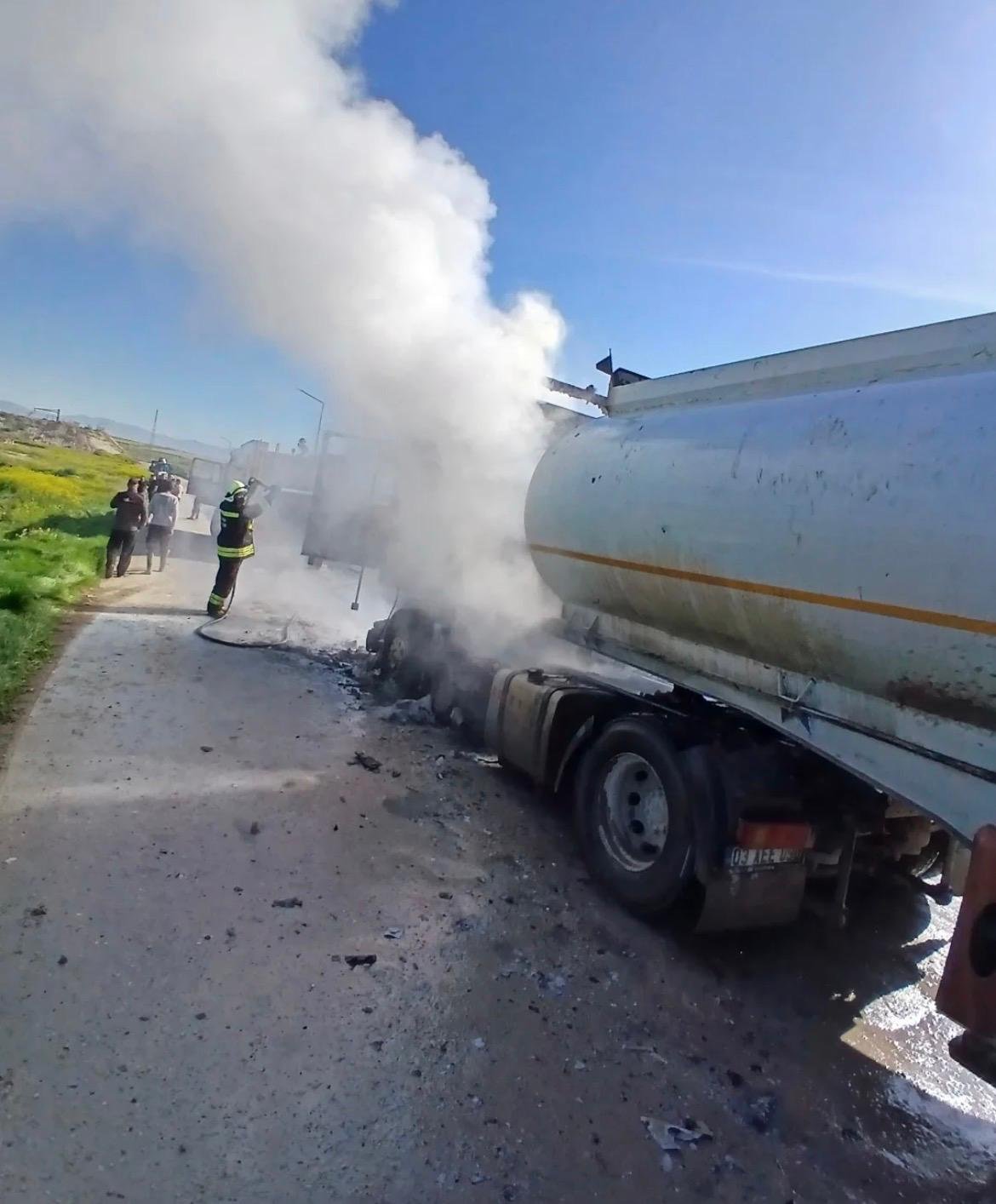 Eskişehir'de tanker seyir halindeyken alev aldı