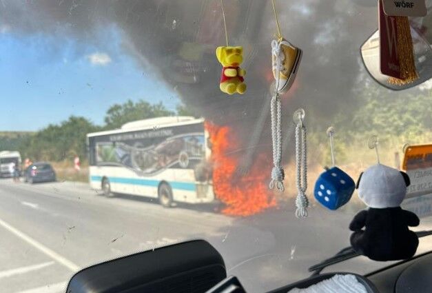 Eskişehir'de belediye otobüsü küle döndü, yol trafiğe kapatıldı!