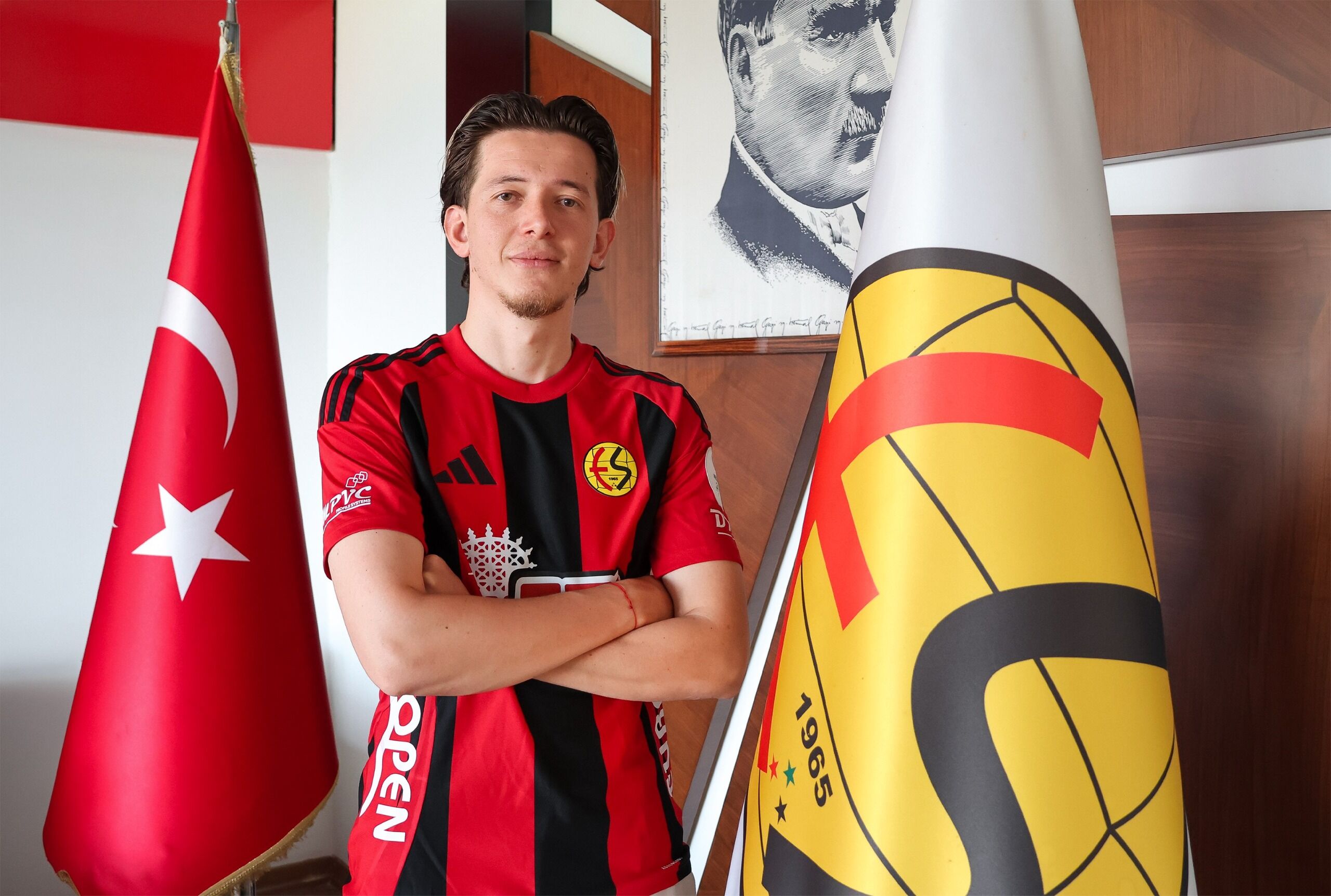 Eskişehirspor'da bir imza daha: O isimde kadroda!