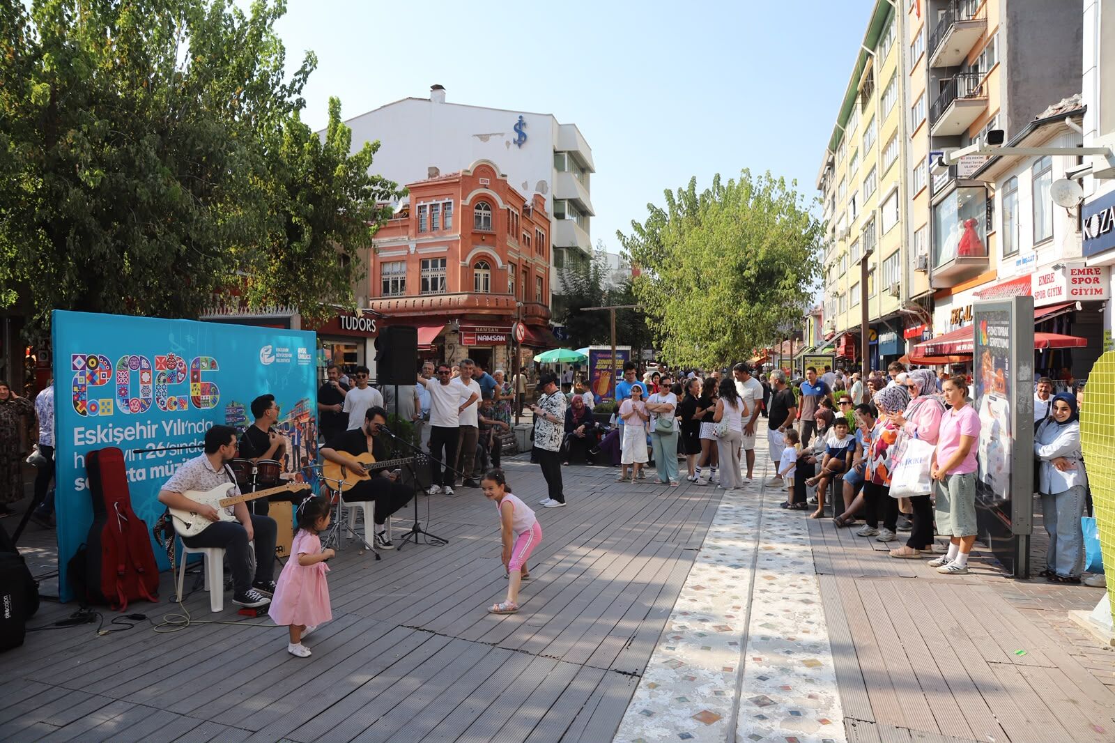 Eskişehir’de sokaklar müzikle şenlendi