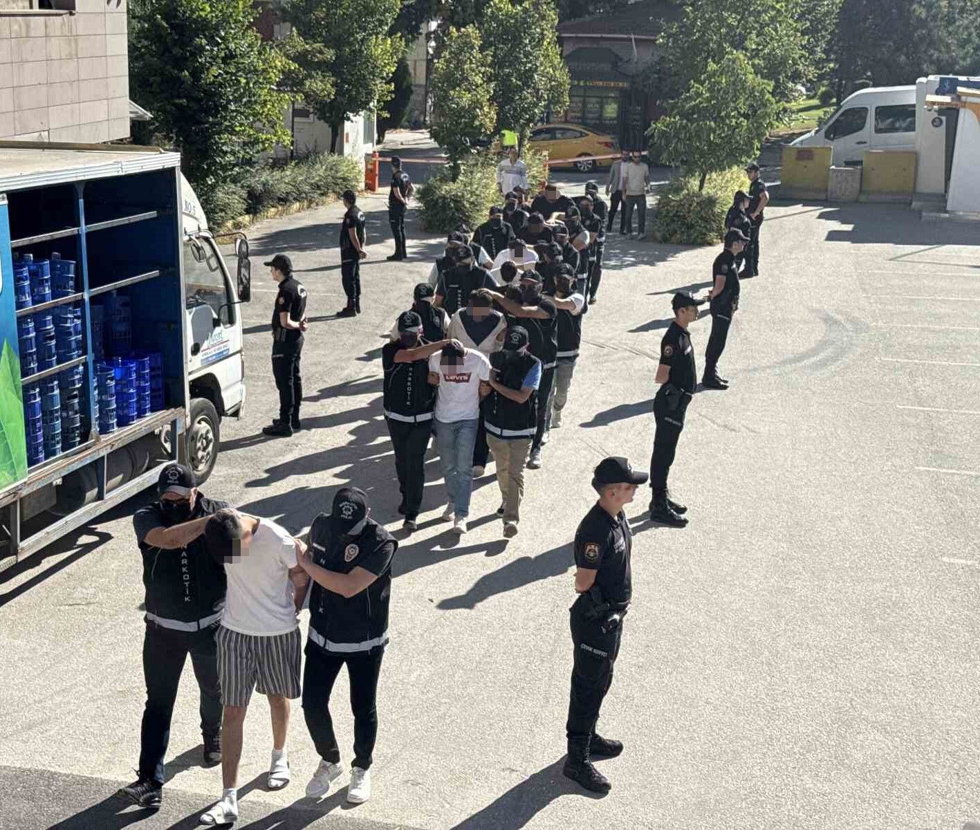 Eskişehir'de koli ihbarıyla başladı, binlerce zehir ele geçirildi!