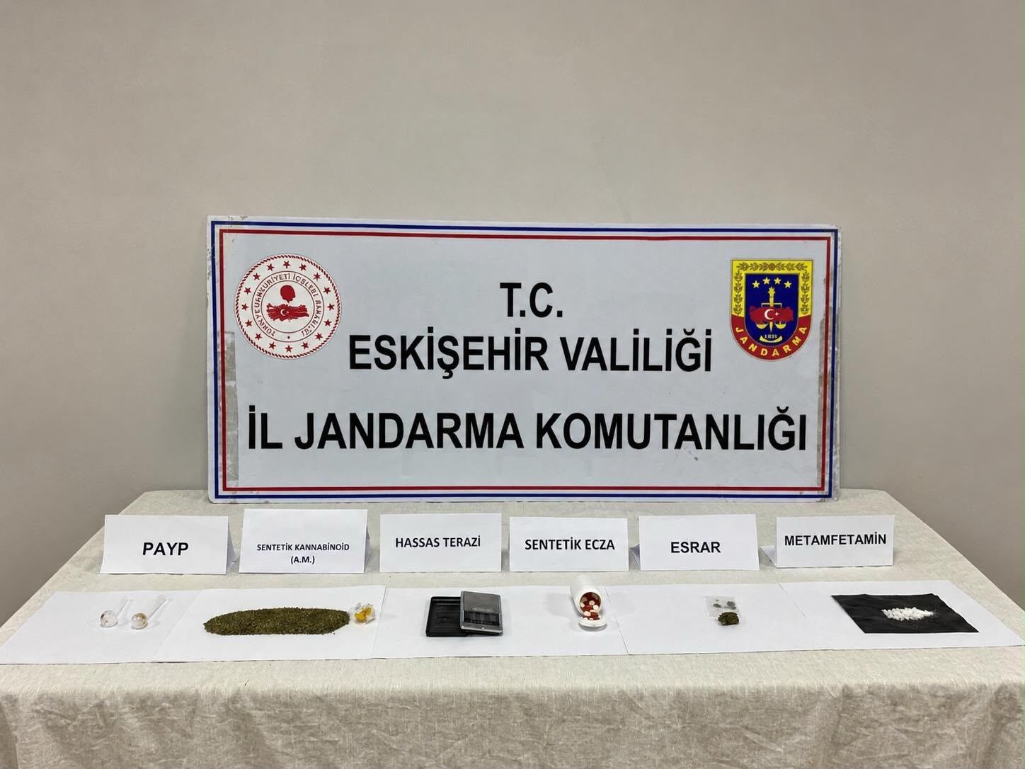 Eskişehir'de Jandarma ekipleri adresi bastı: Çok sayıda zehir ele geçirildi