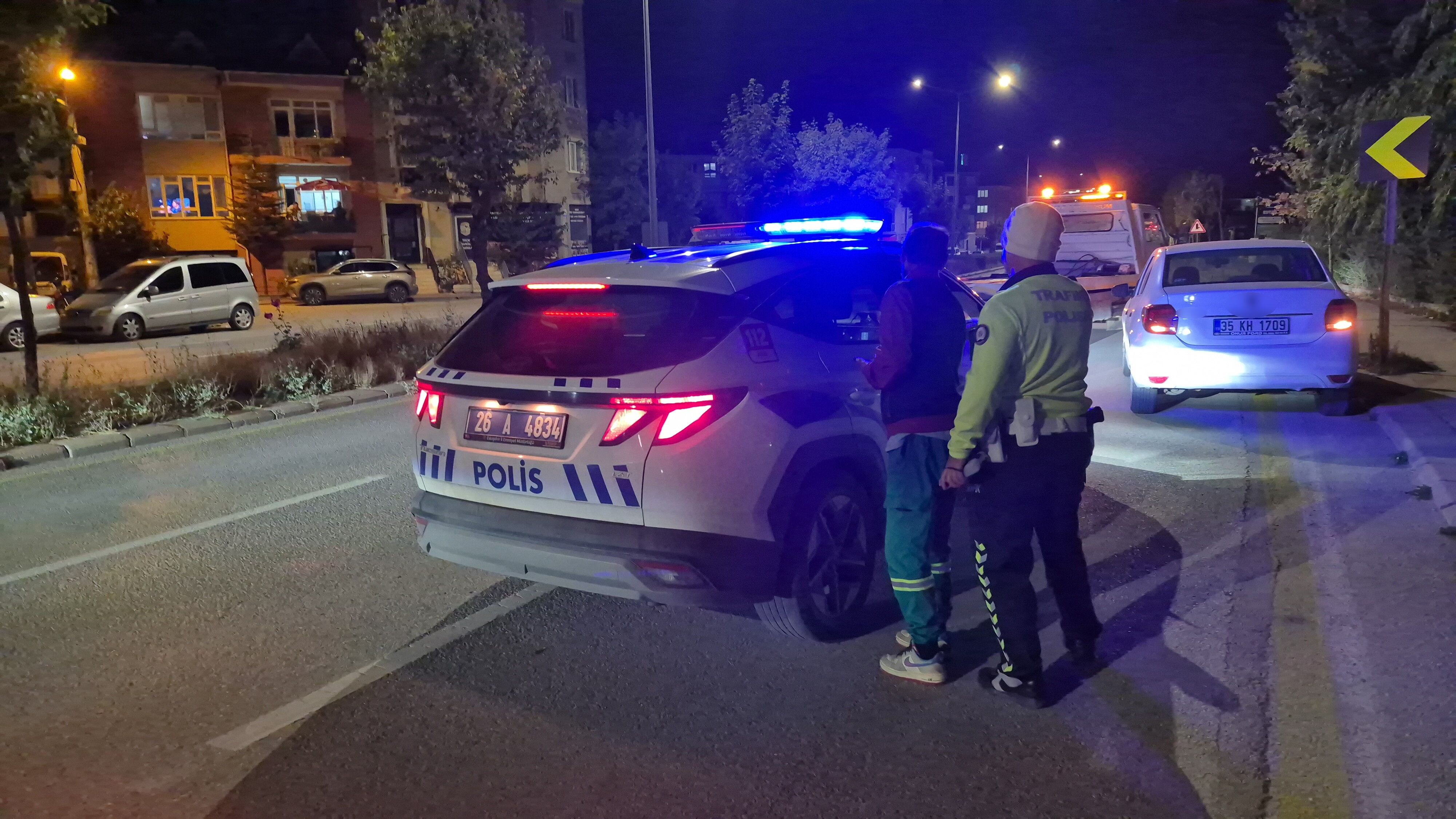 Eskişehir'de trafik denetiminde ilginç olay: Sürücü aracını bırakıp kaçtı
