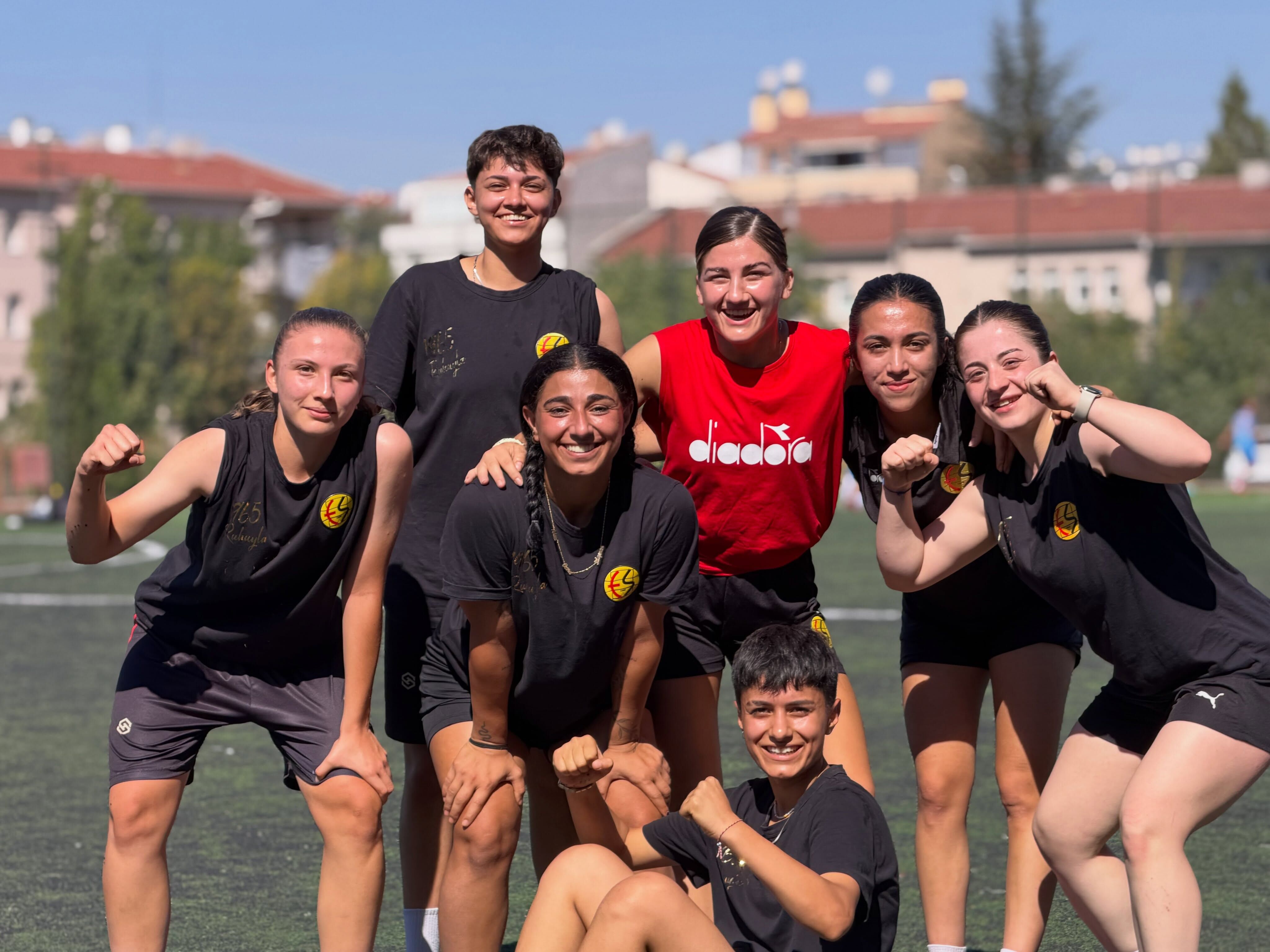 Dişi Şimşekler yeni sezon hazırlıklarına start verdi