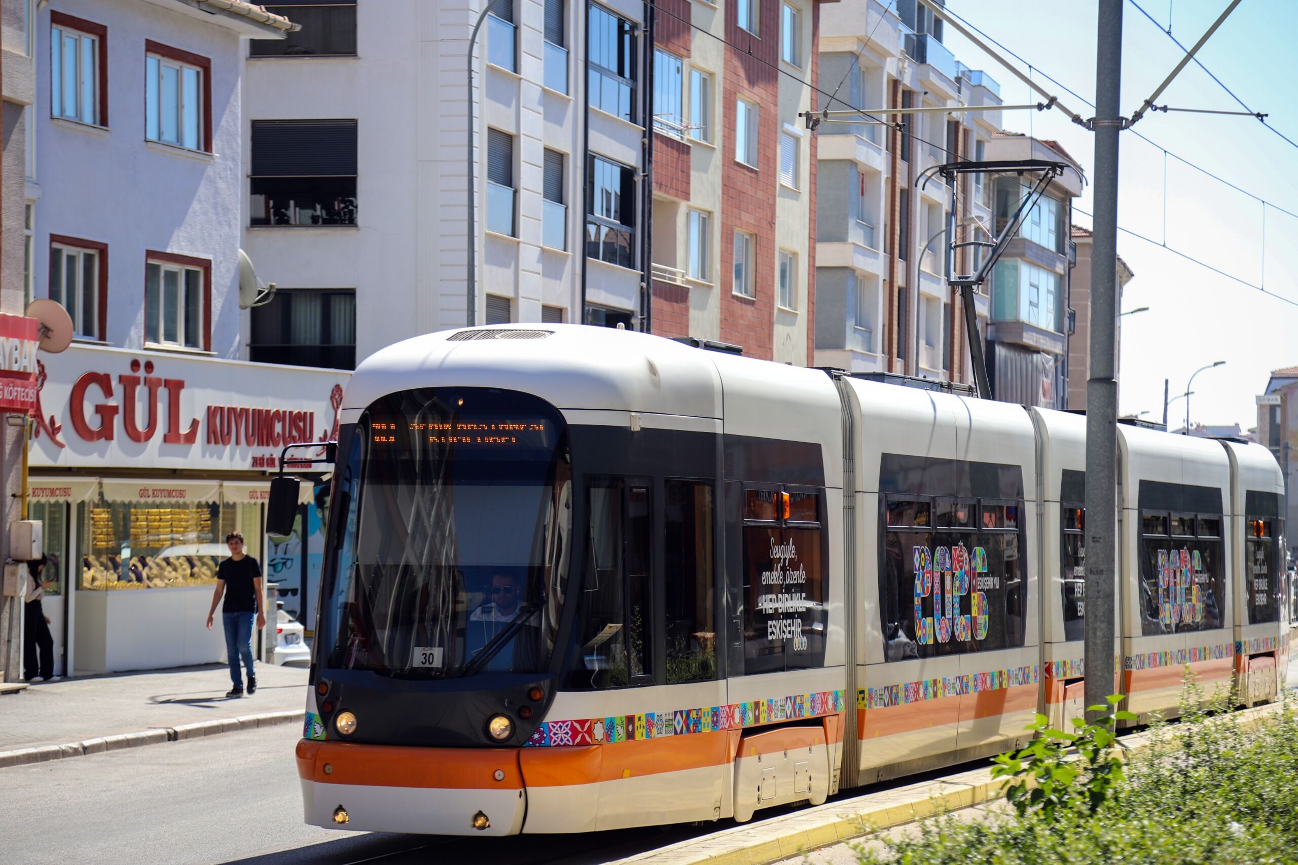 Eskişehir’de kaza nedeniyle tramvay seferleri aksadı!