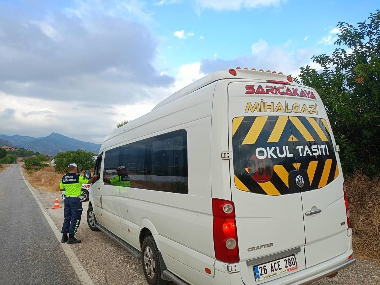 Eskişehir’de jandarmadan okul çevreleri ve servis araçlarına denetim