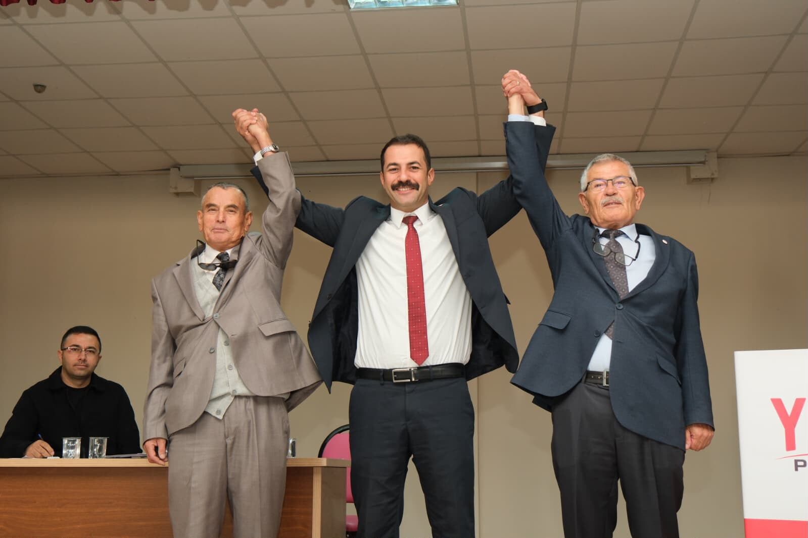 YENİ Parti Mahmudiye’de kongre heyecanı: Karataş güven tazeledi