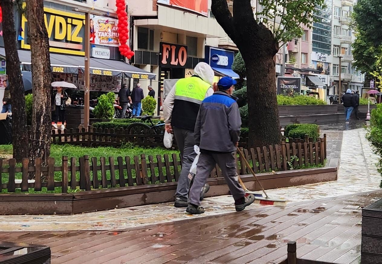 Odunpazarı’nın yoğun caddelerinde temizlik çalışması