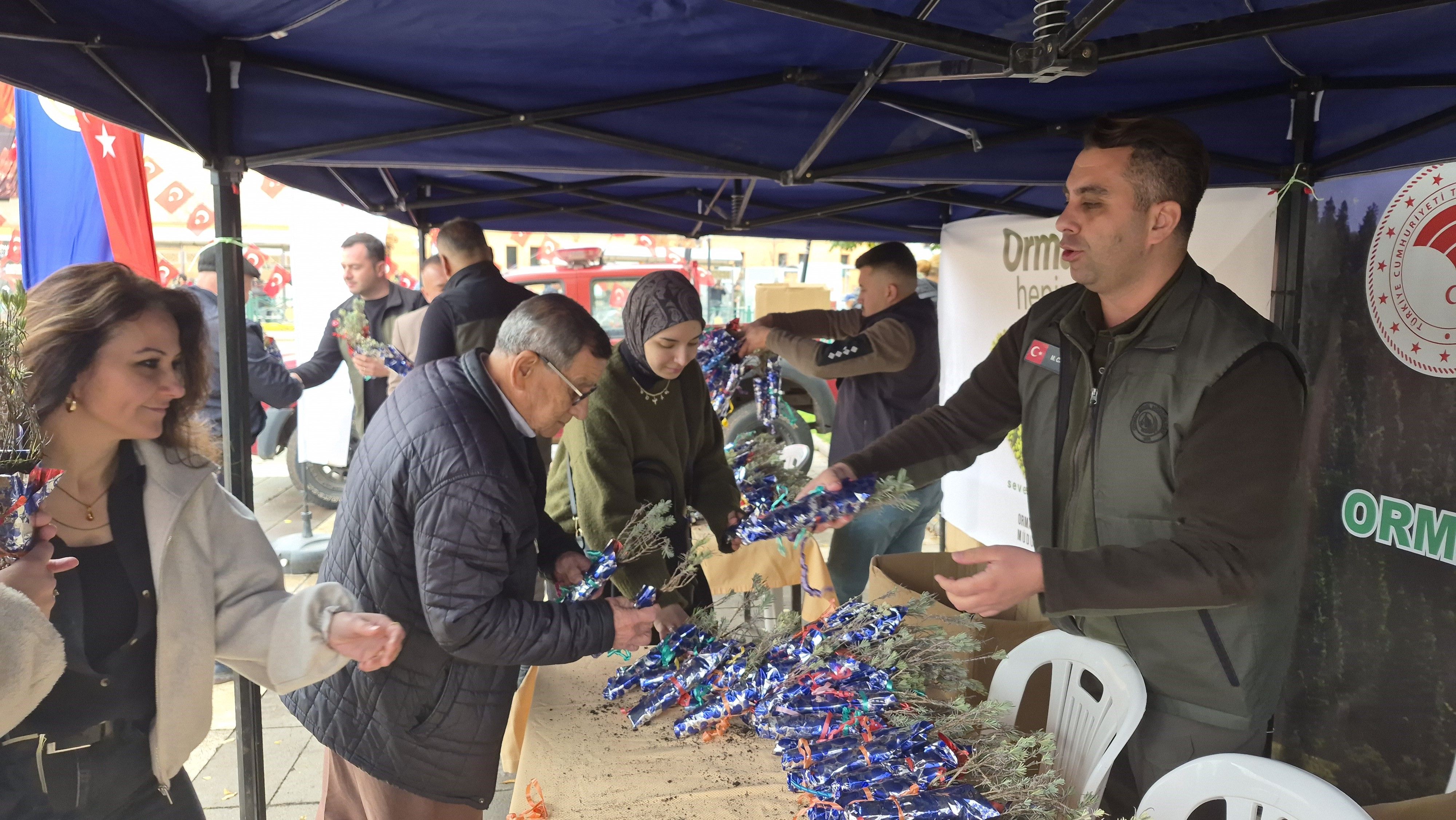 Eskişehir’de Cumhuriyet’in 103’üncü yılına özel bin 103 lavanta fidanı dağıtıldı