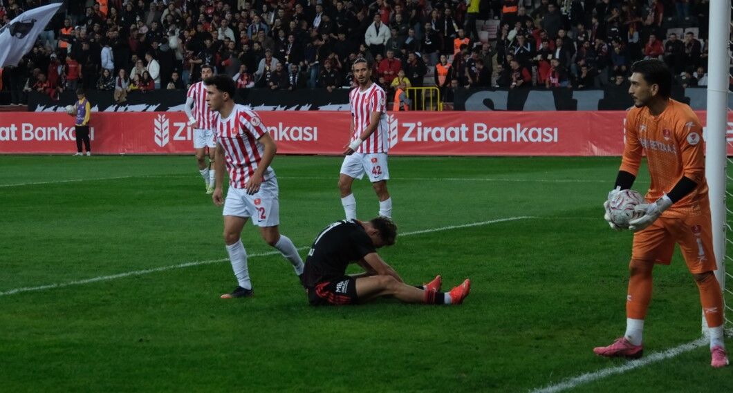 Eskişehirspor'un başarılı oyuncusu atamadıkça kahroldu