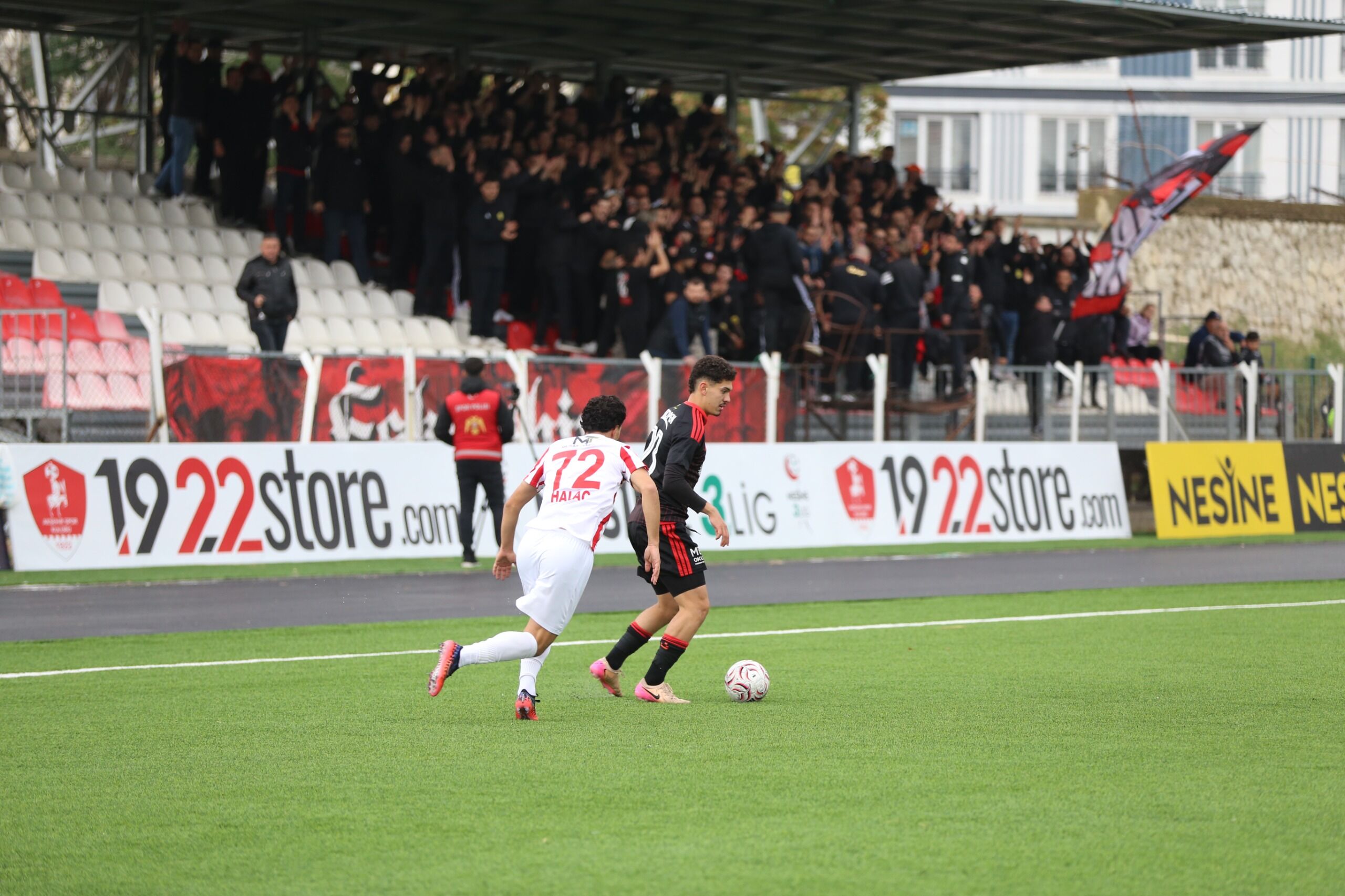 Eskişehirspor deplasmanda fırtına gibi başladı:  İlk yarıda 2-0’lık üstünlük!