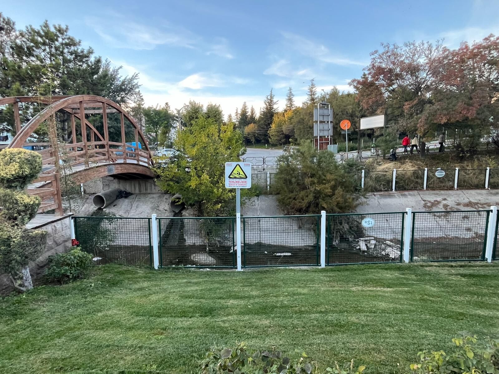 Eskişehir’de su kenarında dikkat çeken uyarı